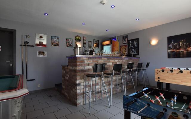Pleasant Holiday Home with Sauna and Jacuzzi in Courtil