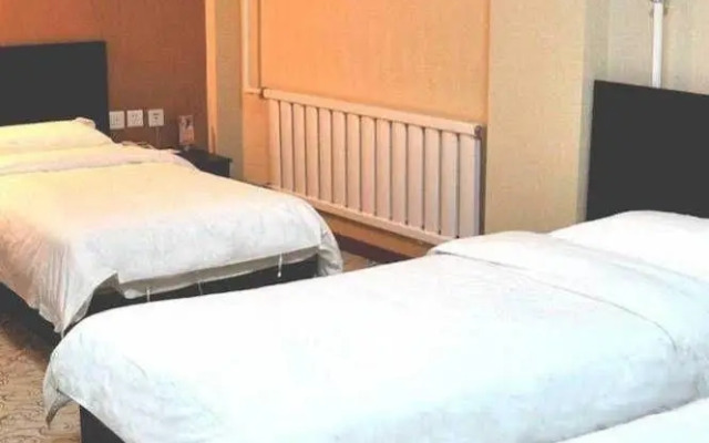 Dalian Yijia Business Hotel
