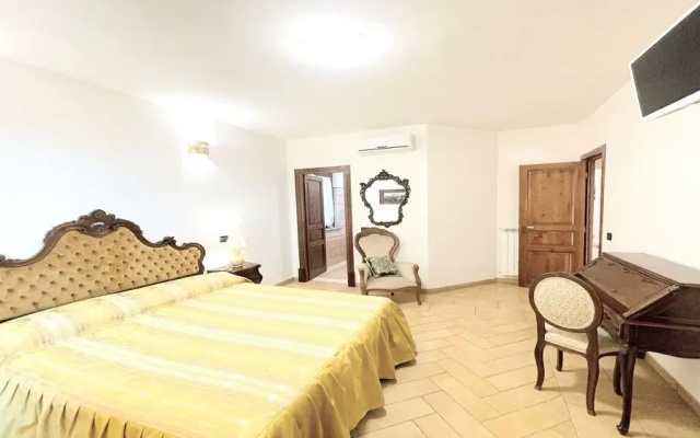 24 Guests - Heartbreaking Lake View and Pool
