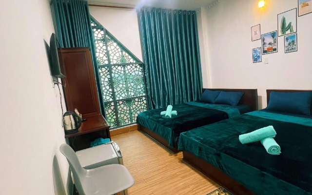 Nhan Tay Hostel