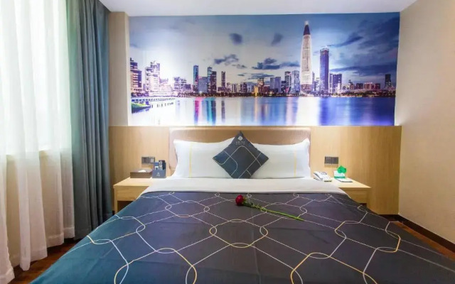Chonpines Hotel (Shenzhen Gongming Honghuashan Metro Station)