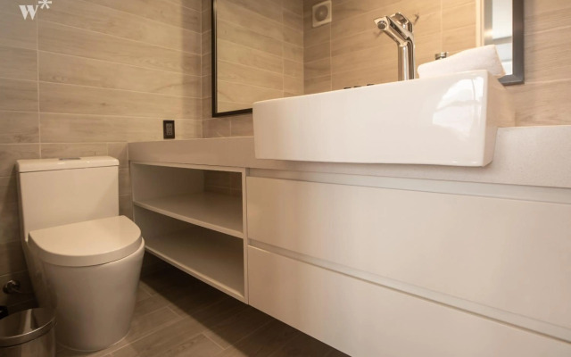 Monochromatic 1BR in Lovely Barranco