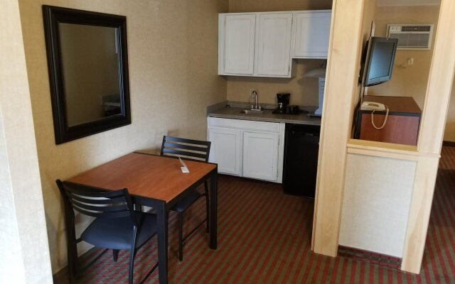 All Seasons Inn and Suites