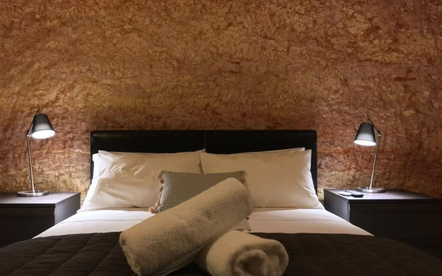 The Lookout Cave Underground Motel