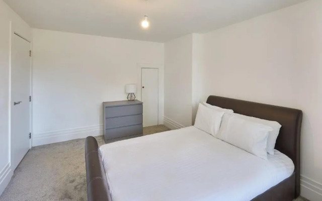 Host Stay Forest Close