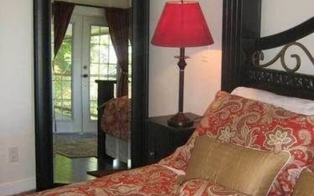 Foxglove Inn & Gardens