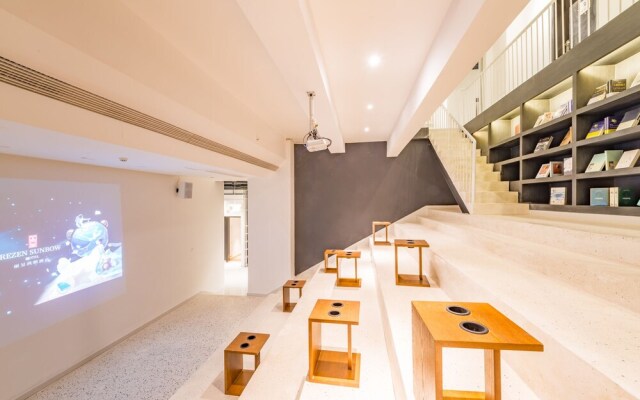 Rezen Sunbow Hotel