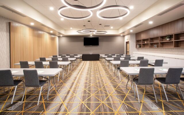 Holiday Inn Glendale - Stadium & Ent District