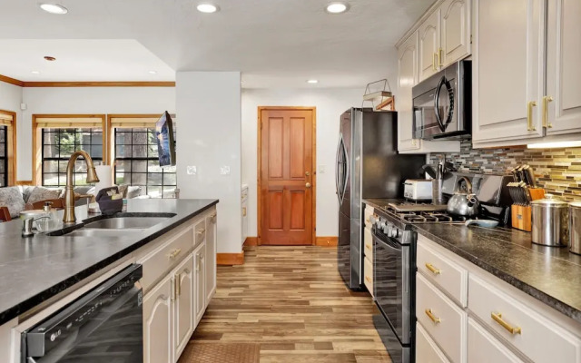 Serenity Cove Lake House #2472 by Big Bear Vacations