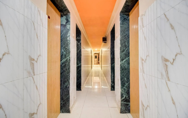 Sristi Palace by OYO Rooms