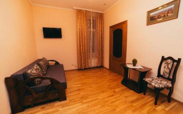 Apartment on brativ Rohatyntsiv 3