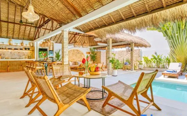 Villa Barcelona - 6BDR, lush garden, private pool – Restaurant – Kuta