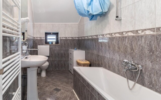 Beautiful Apartment in Otocac With Wifi and 2 Bedrooms