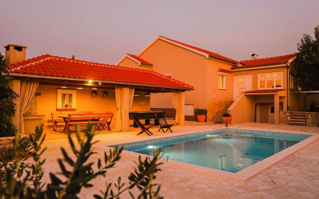 Villa in Pridraga With Pool and Five Person