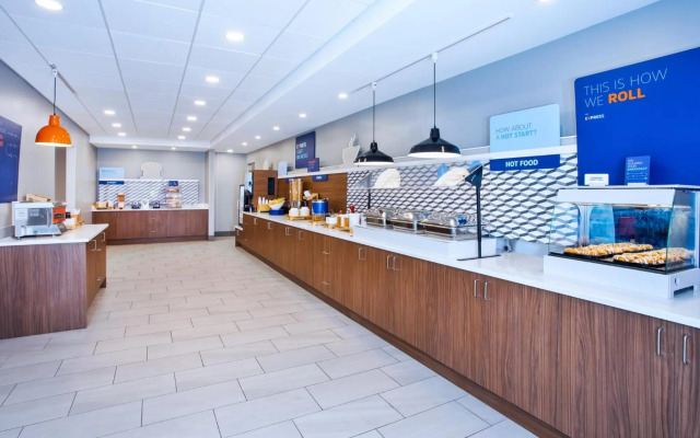Holiday Inn Express Hotel & Suites Belleville by IHG