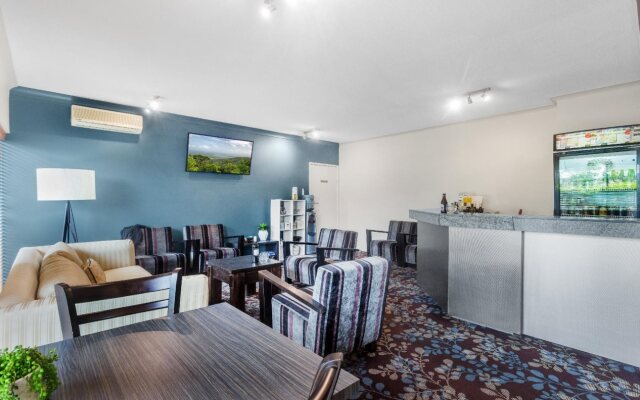 Airport Admiralty Motel