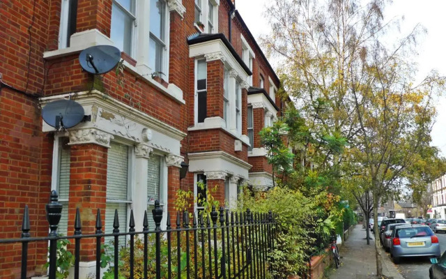 Sparkling Apartment in Kensington Olympia