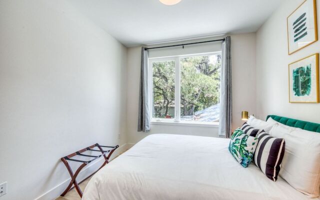 Contemporary Home Centrally Located Near Soco & DT