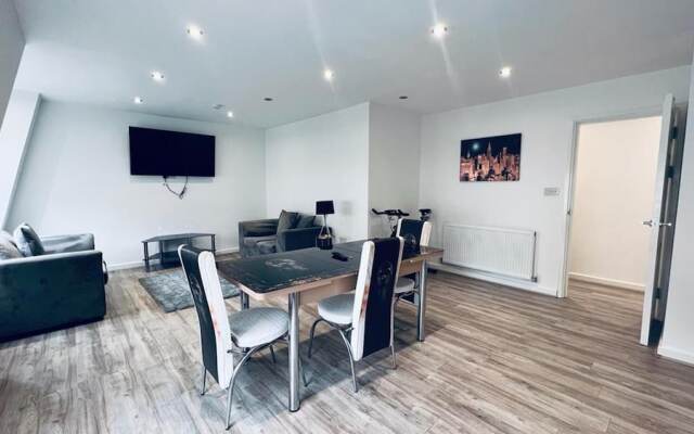 Inviting 2-bed Apartment in Liverpool