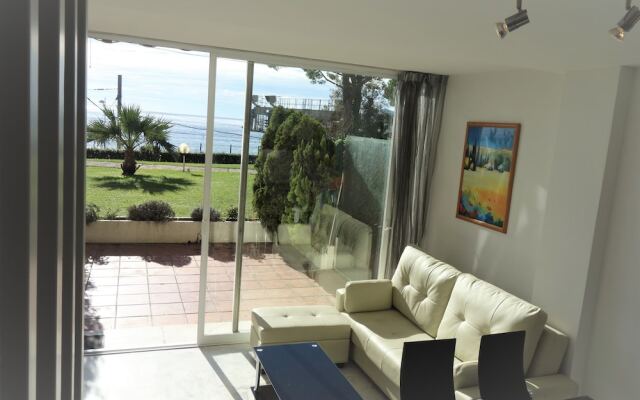 Welcome to Cannes - Bord de Mer