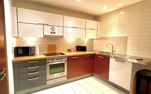 City Suite - Rooftop Spa - Balcony - Skyline View