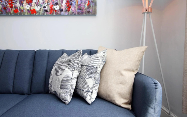 City House by Stay South Wales - sleeps 4