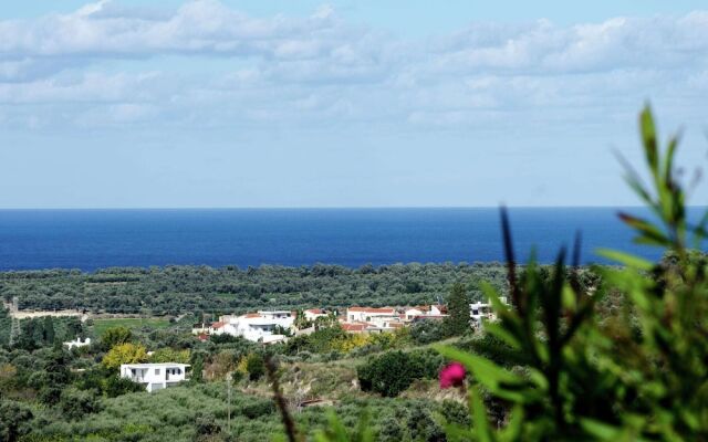 Peaceful Holiday Home in Agia Triada With Swimming Pool