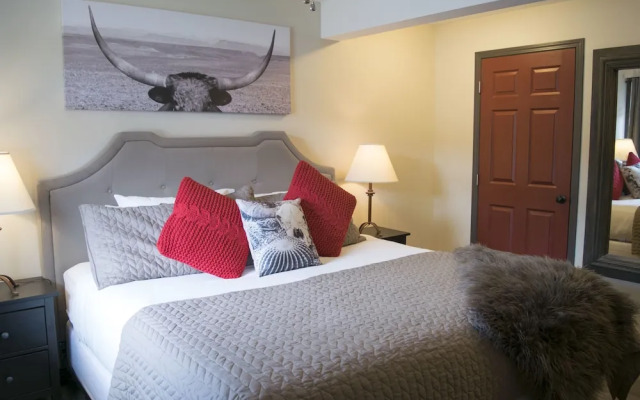 Yamnuska Suites