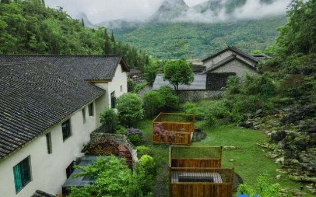 Yifangxi Hot Spring Hotel (Xianahei Branch, Wanfenglin Scenic Area)