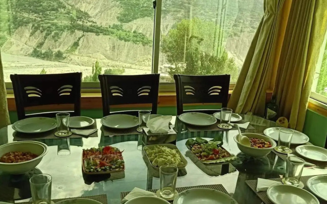 Hunza Lounge