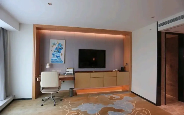 Serene Yuhua Hotel