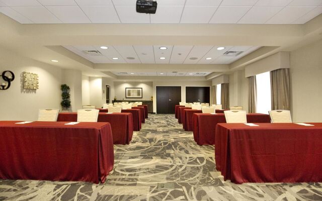 Hampton Inn & Suites Pittsburgh/Harmarville