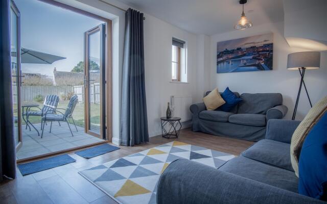 Johnnys Cove - 2 Bedroom Holiday Home - New Hedges