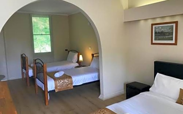 Nowa Nowa Hotel Motel