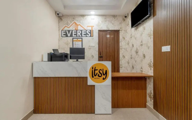Itsy Hotels Everest Leela Residency