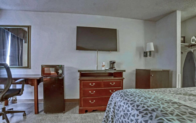 Econo Lodge Raleigh near Walnut Creek Amphitheatre