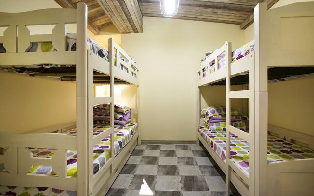 Maya Guesthouse - Hostel