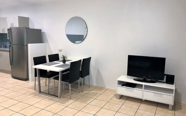 Hibiscus On Palm Cove at Marlin Waters