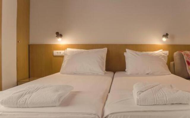 Kalypso Studios & Rooms