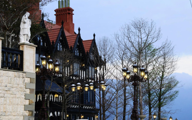 The Old England Manor