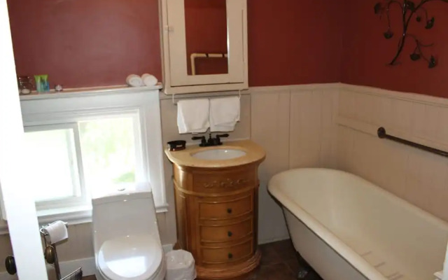 Green Oaks Bed and Breakfast