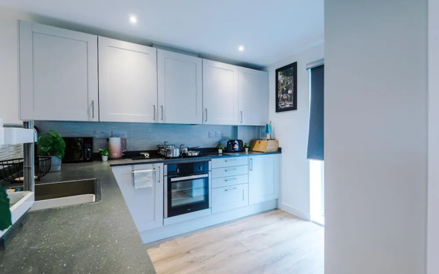 Stunning 3-bed House in Salford