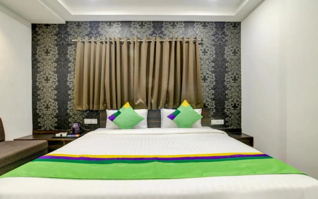 Treebo Grand Euro Pipliyahana Square