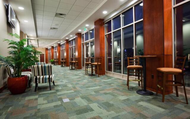 Holiday Inn Madison at The American Center by IHG