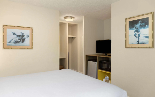 Days Inn by Wyndham Maui Oceanfront