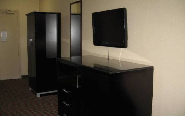 Town House Inn & Suites