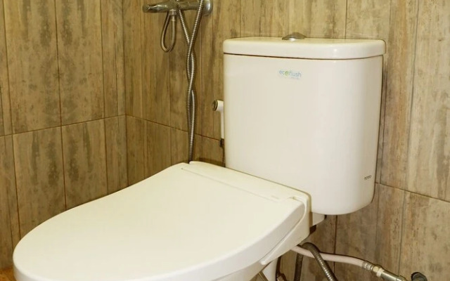 OYO 438 Cemara's Homestay