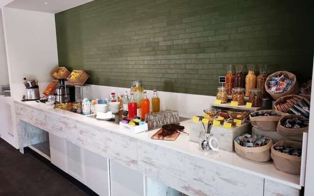 Youmami Lifestyle Suite Hotel