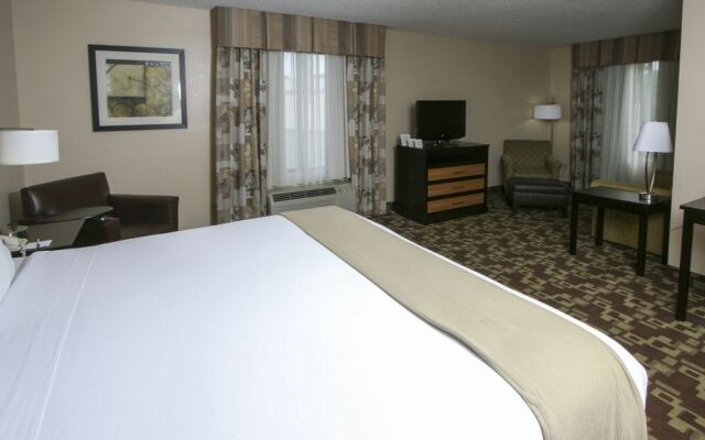 Holiday Inn Express SHELBY @ HWY 74
