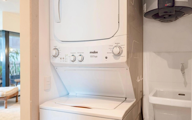 ✶ Maras Residence ✶ LUXURY Rooftop Pool & Grill